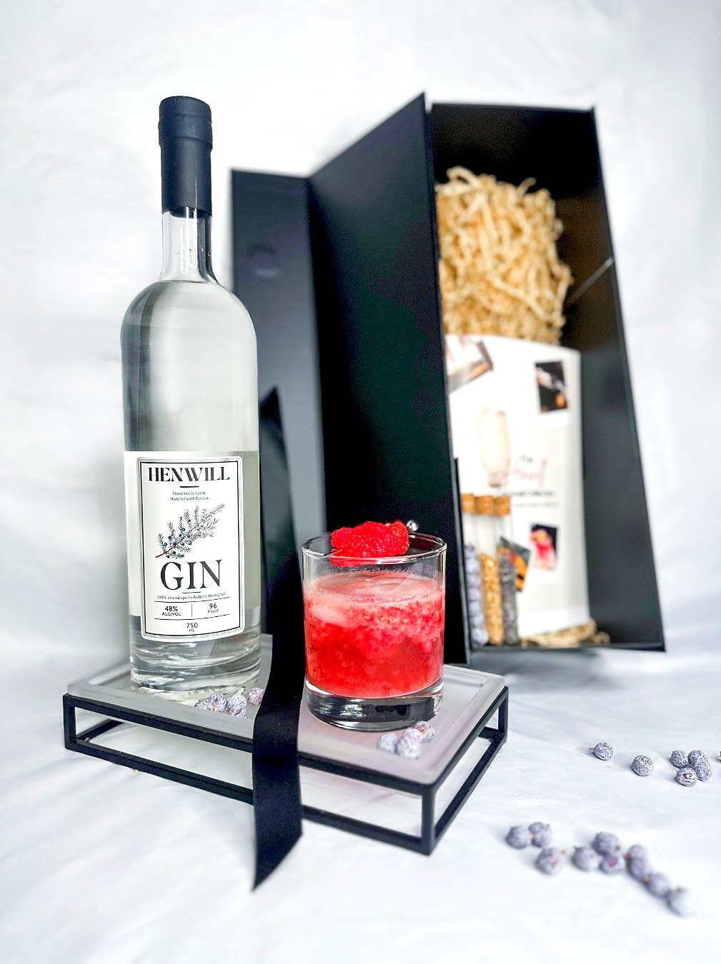Henwill Gin with the gift box and a Summer Mule — a recipe from the cocktail booklet